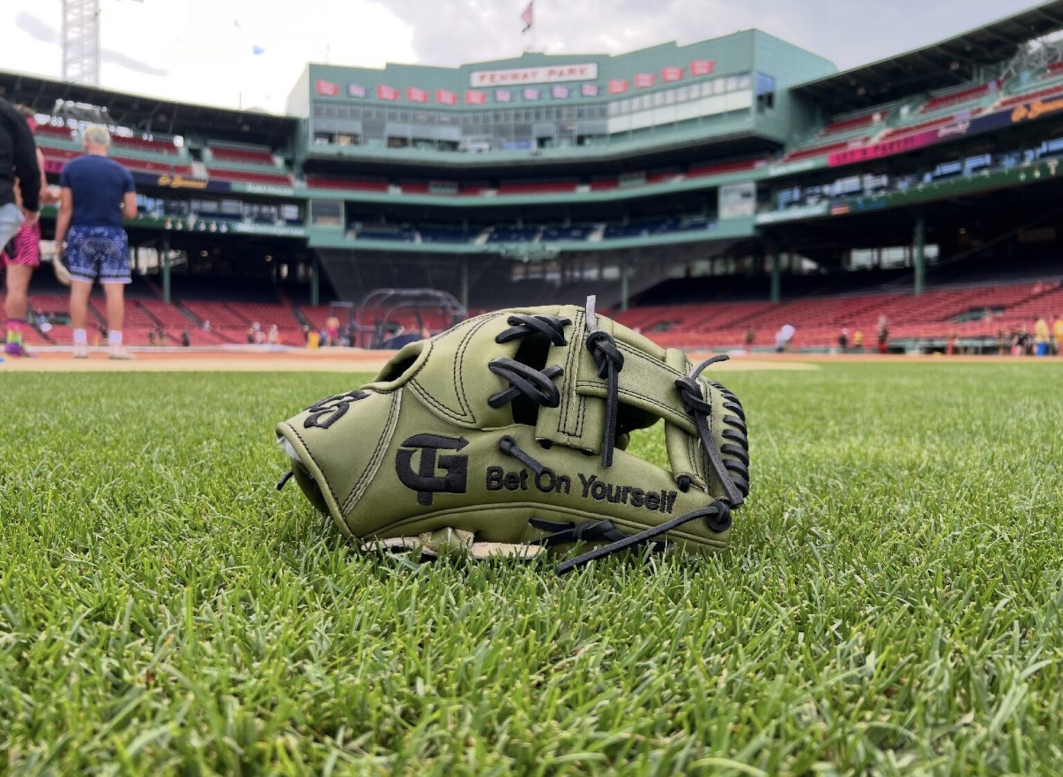 A Bet On Yourself glove